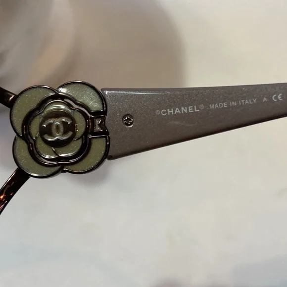 CHANEL Camellia Crystal Flower Sunglasses Visor Style With  display picture 3